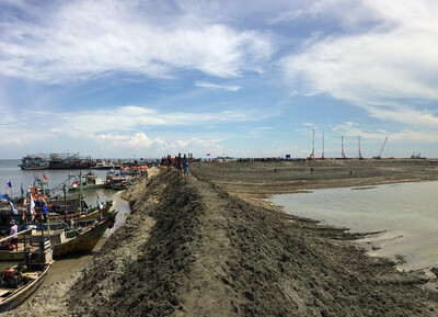 demonstration on dike Jakarta Bay